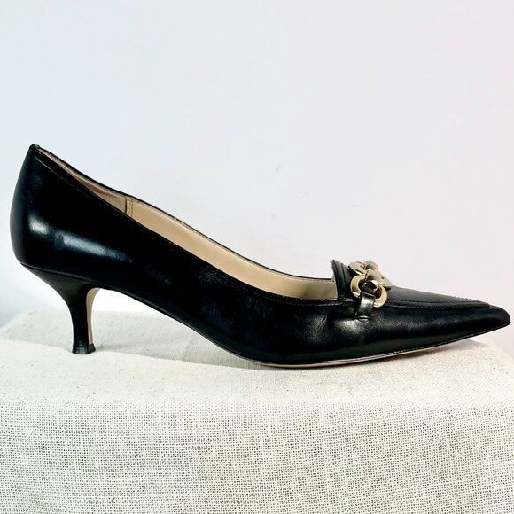 AK Anne Klein Black Pointed-Toe kitten heels with Elegant Gold Chain Size 9.5 - Picture 3 of 16